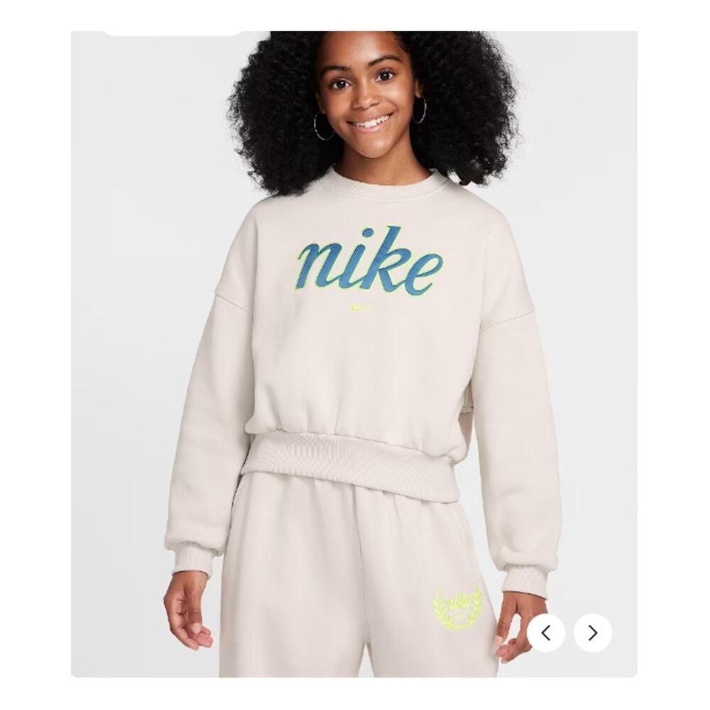 Nike Sportswear Club Fleece Girl's Boxy Crewneck Sweatshirt Size Small Sporty - Picture 2 of 12